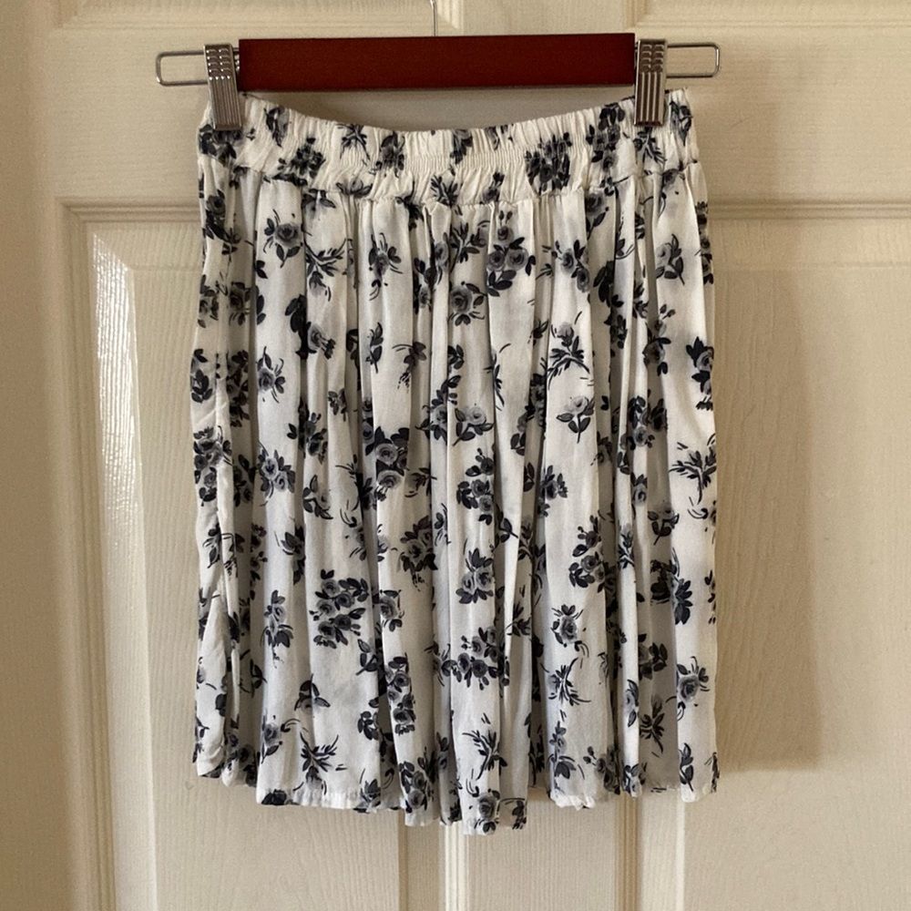 NEW Brandy Melville Luma Skirt Floral White One Size Skater Circle Hem Soft NWOT
